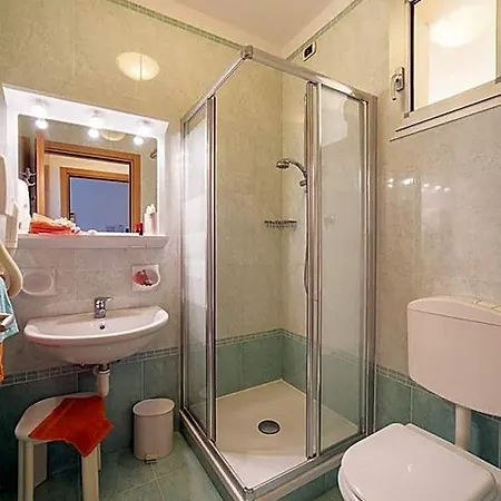 Hotel Great Three For 6 Guests 3*